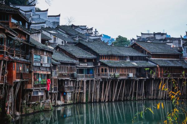 为什么大家都在说要「清醒地恋爱」，可是爱情不就是需要不理智和冲动的吗？